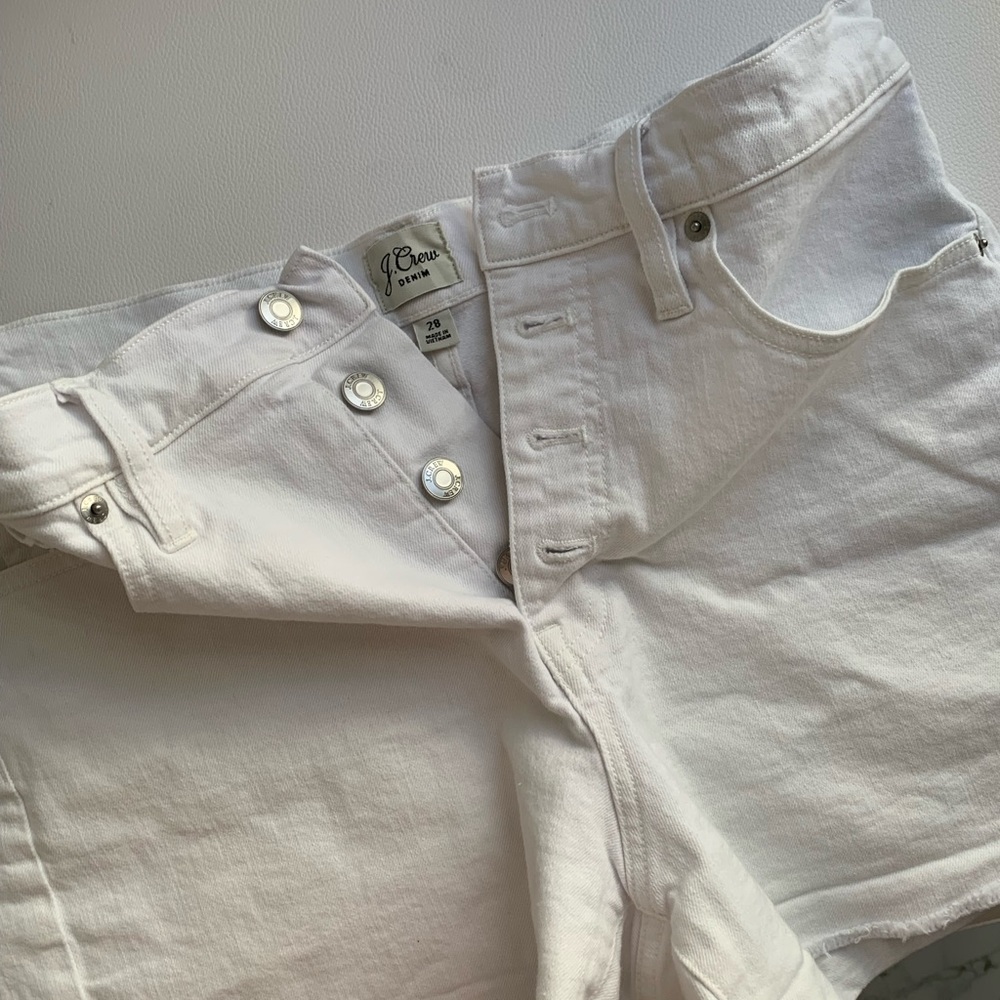 White denim shorts /5” inch inseam